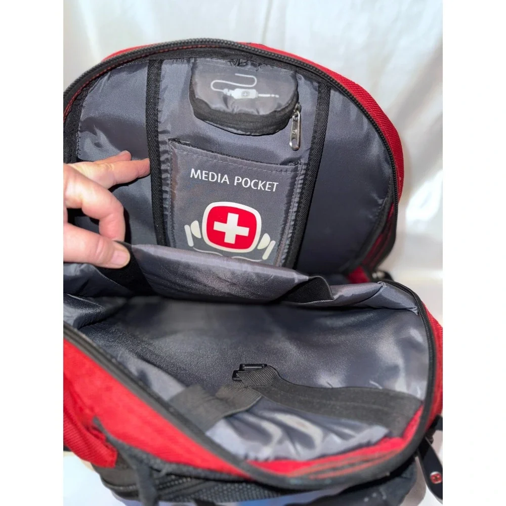 Swissgear Men's Backpack Black Red Multifunction Airflow Media Pocket Laptop Bag - Picture 8 of 10